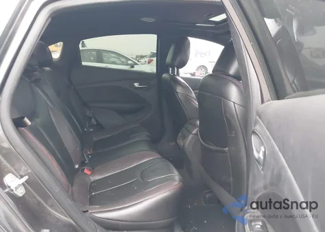 2016 Dodge Dart Gt z USA, uszkodzony, nr VIN 1C3CDFEB7GD592664